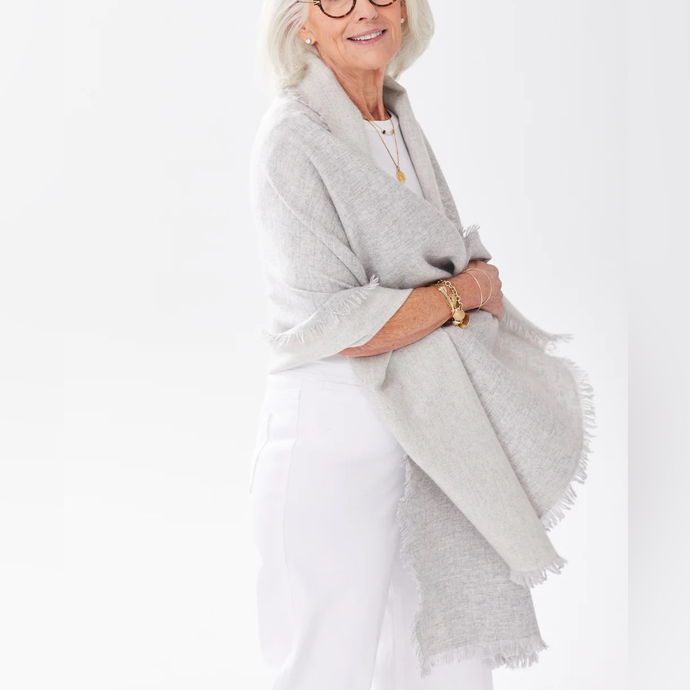 Cashmere Wrap/Scarf in Grey from Alice Walk